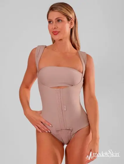 Body sin piernas con recorte en busto